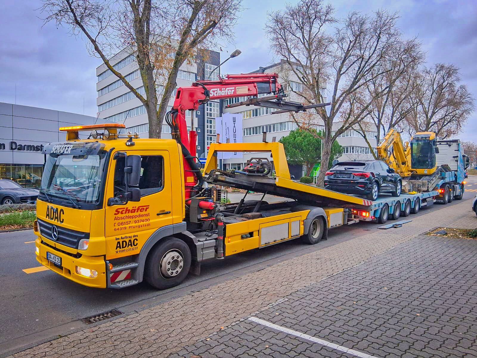 Fahrzeugart: LKW mit hyd. Schiebeplateau, Ladekran und Hubbrille Fahrgestell: MB Atego 1224  Baujahr:  2020 Leistung: 224 PS  Aufbau: TBZ